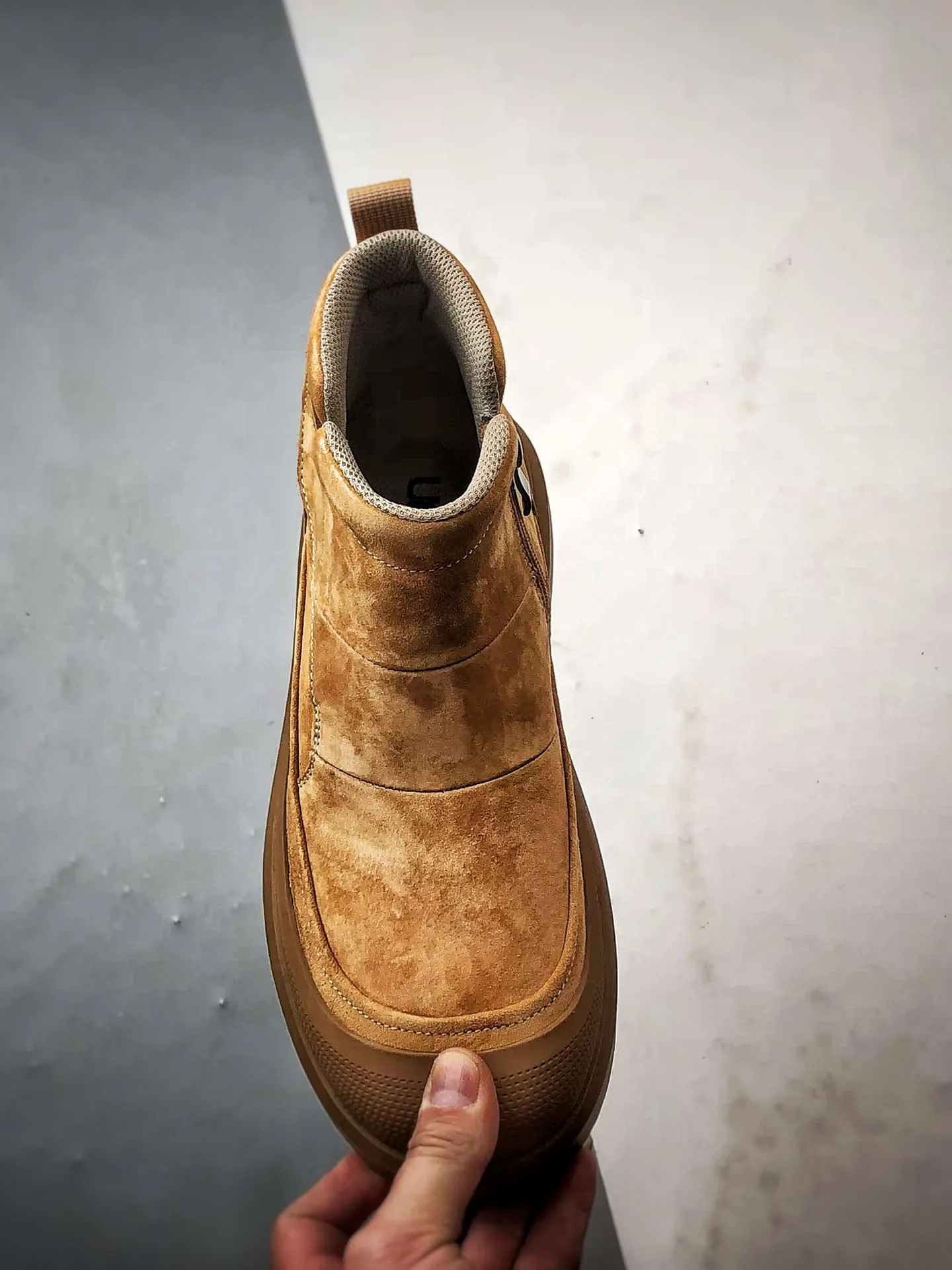 💰560 UGG Tasman Weather Hybrid Tasman hybrid series 2025ss autumn and winter new products Men's high-top thick-soled lightweight casual Martin boots #Purchasing only for quality The fabric is made of imported first-layer cowhide material External high-elastic Modern External non-slip rubber plastic foam ultra-light outsole Side zipper + Velcro design Very easy to put on and take off Made of TPU molded leather upper material #EVA light wing outsole, non-slip, wear-resistant and good elasticity Size: 39 40 41 42 43 44 (leather shoe size)